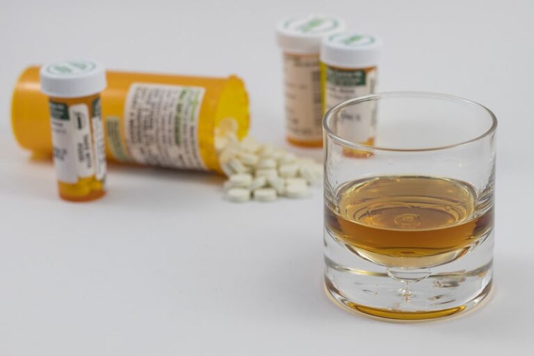 Can You Drink Alcohol with Cephalexin? Medication Concerns